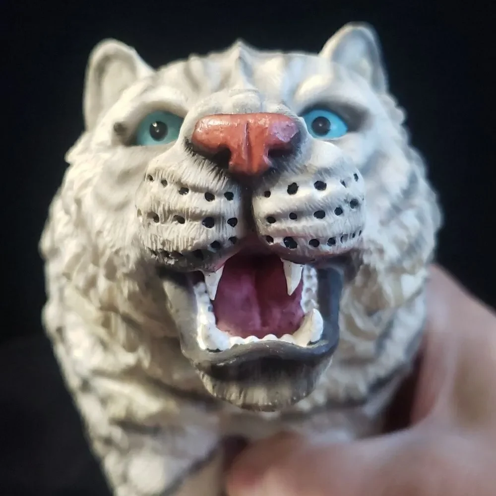Vintage Classic Wildlife Collection Resin Siberian Tiger Figurine Wood Base